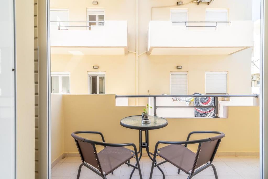 Urban Apt Next University 11 Heraklion  Bagian luar foto