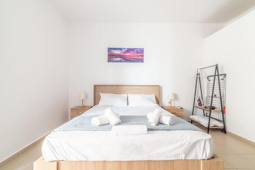 Urban Apt Next University 11 Heraklion  Bagian luar foto