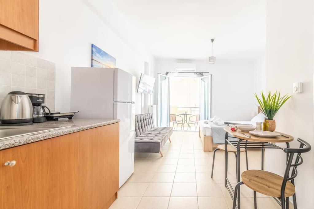 Urban Apt Next University 11 Heraklion  Bagian luar foto